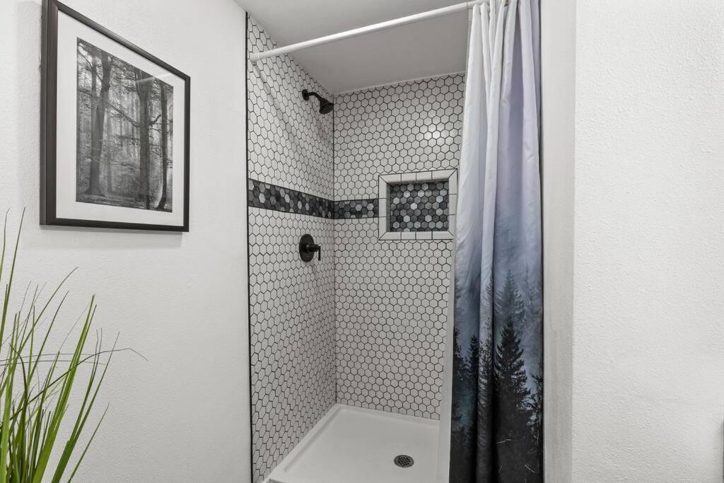 Pacific Nw Gem W/Hot-Tub 15 Minutes Airport. Lejlighed Auburn Eksteriør billede